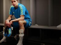 西亚卡姆在TL比赛中晋级下一阶段，最后时刻胜出引发热议！全场沸腾不已-爱游戏博彩