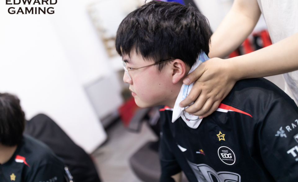 Uzi重返赛场，重要助攻首场状态出色，TL观众沸腾！(uzi复出首局太成功)-爱游戏博彩